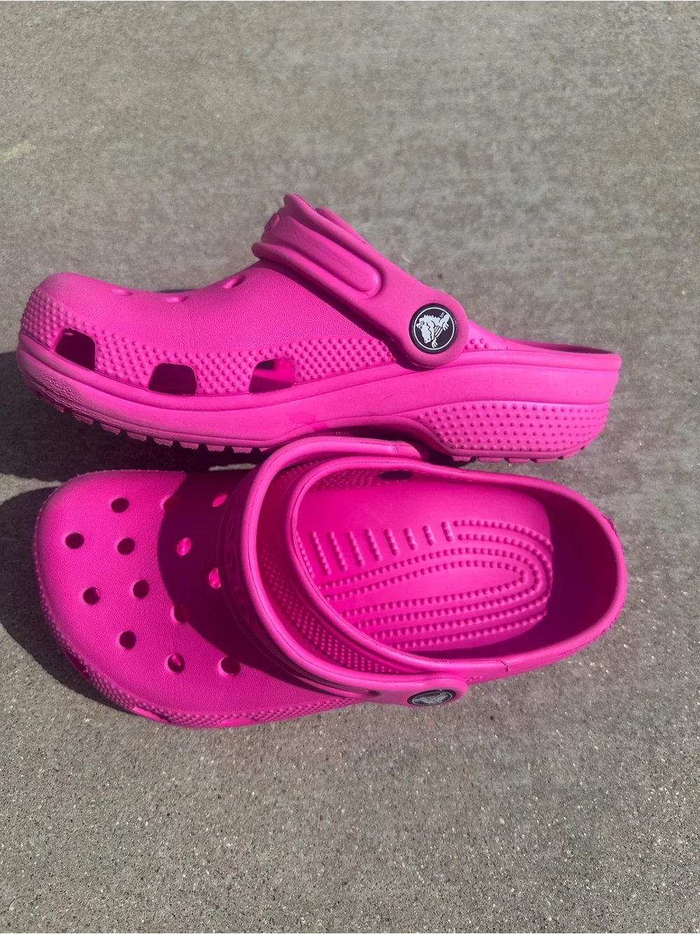 CROCS Kids Classic Clog in Bright Pink
